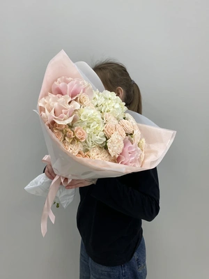 Сборный букет «Магия Лепестков»