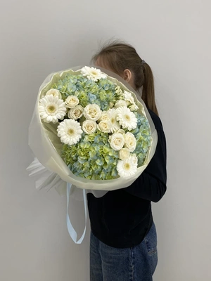 Сборный букет с с гортензией и герберами