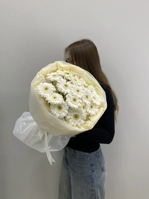 Моно букет с белыми герберами (17шт)